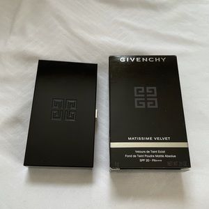 Givenchy Radiant Mat Powder Foundation
